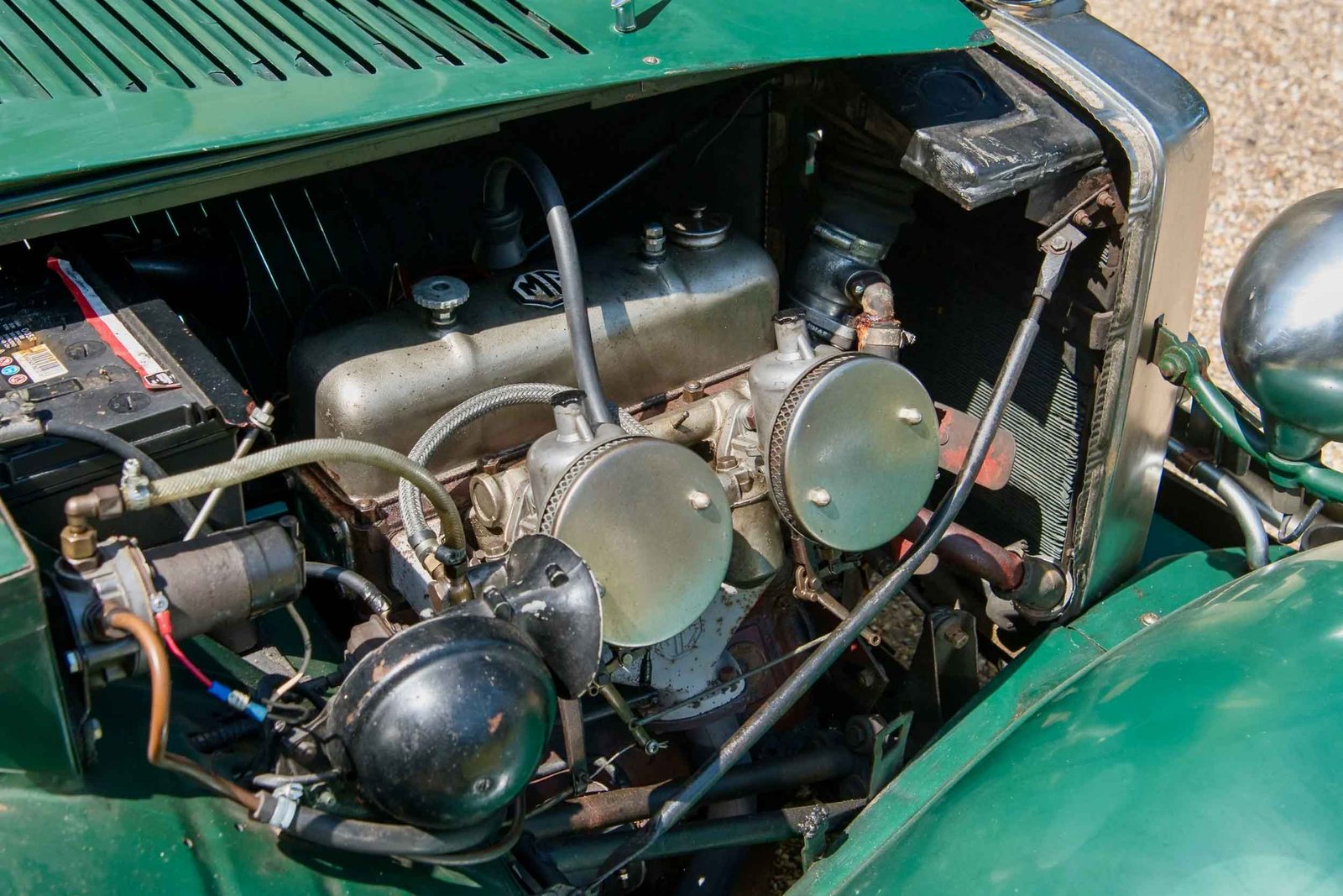 Turned out this 1953 MG TD had some TD2 parts including twin 1.5in SU H4 carbs